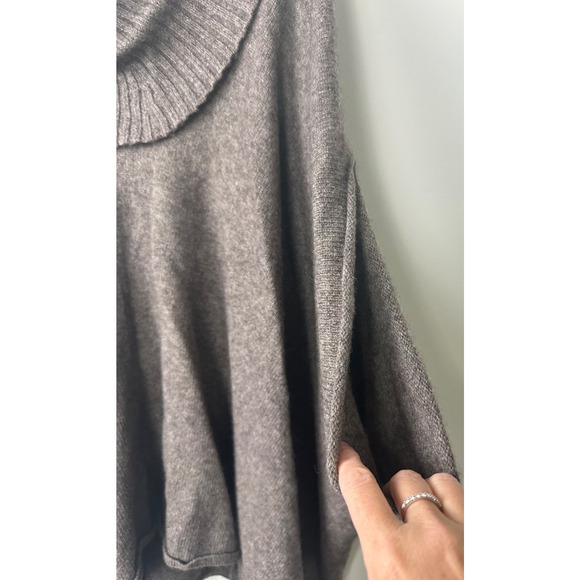 Eileen Fisher Poncho Sweater Womens S/M Beige Merino Wool Yak Designer Cowl B18 - Picture 2 of 6